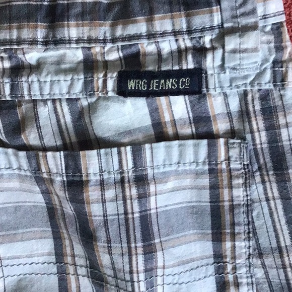Boy’s plaid cargo-style shorts - Picture 3 of 9